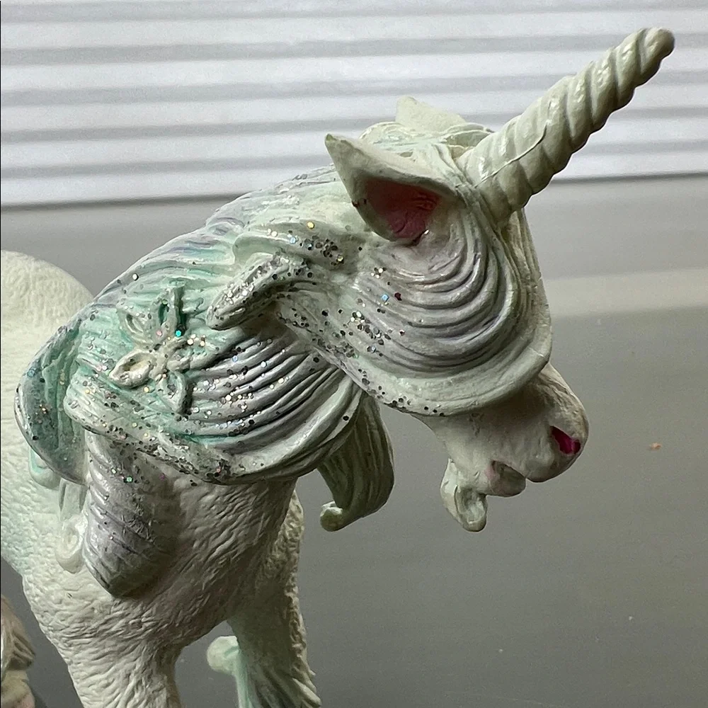 🦄Fantasy Lot of 2 Unicorns Horse Pegasus Winged Horse by Papo & Schleich Bayala